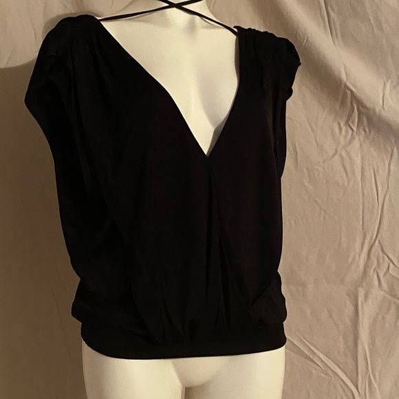 Black blouse day or night - Picture 5 of 5